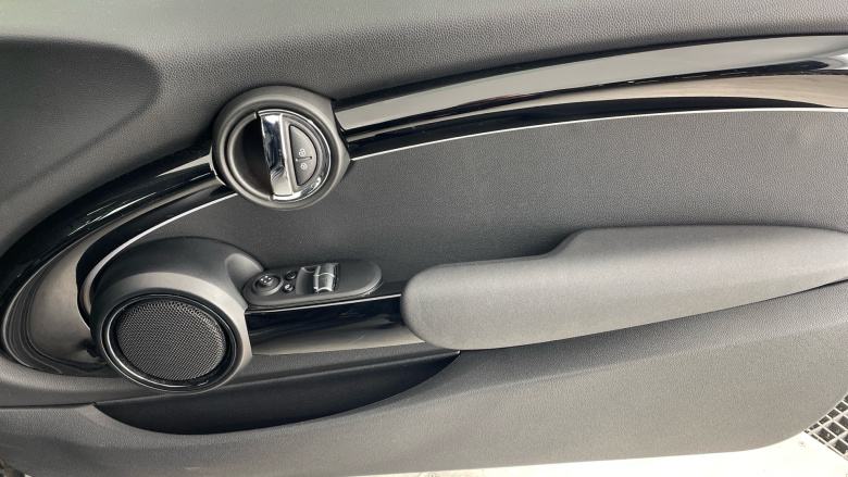 MINI Hatchback 135kW Cooper S Level 2 33kWh 3dr Auto Electric Hatchback